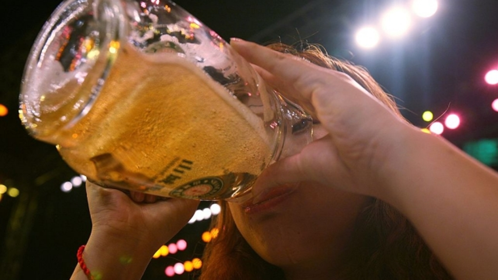 Cada vez que te bebes cuatro cervezas es como si te comieras una hamburguesa