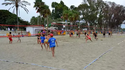 El volley playa es uno de los deportes del verano en Málaga v