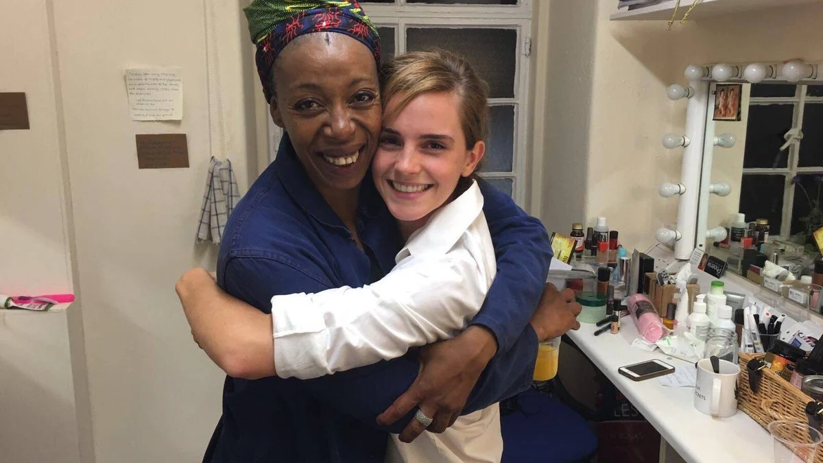 Emma Watson junto a Numa Dumezweni, la actriz que encarnará a Hermione en la obra de teatro de la saga del mago 