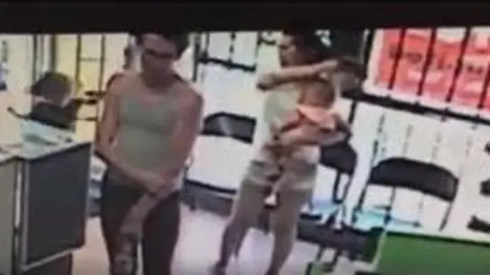 Una madre salva a su hija de ser secuestrada en EEUU Una madre salva a su hija de ser secuestrada en EEUU