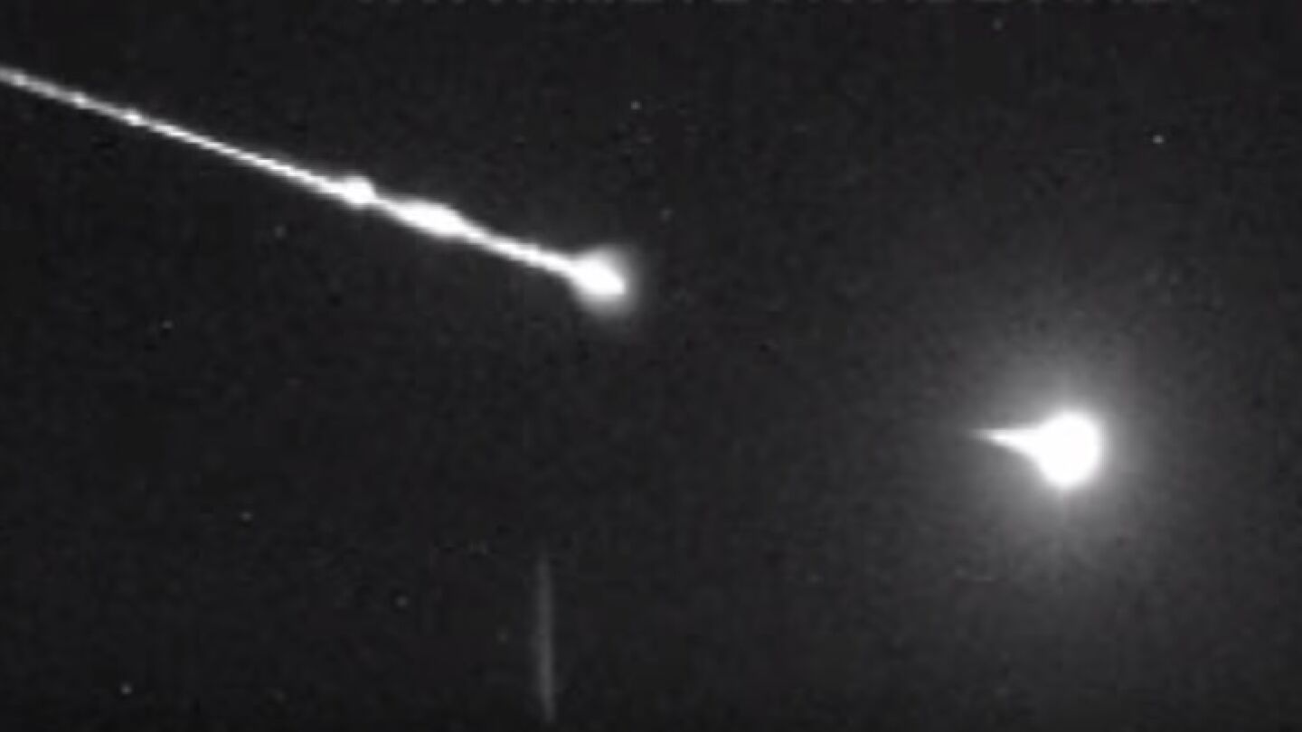 Una bola de fuego atraviesa el pa&iacute;s a 95.000 kil&oacute;metros por hora