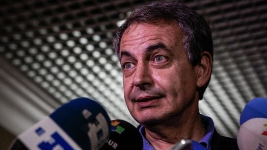 Jos&eacute; Luis Rodr&iacute;guez Zapatero a su llegada al aeropuerto de Maiquet&iacute;a, en Caracas 