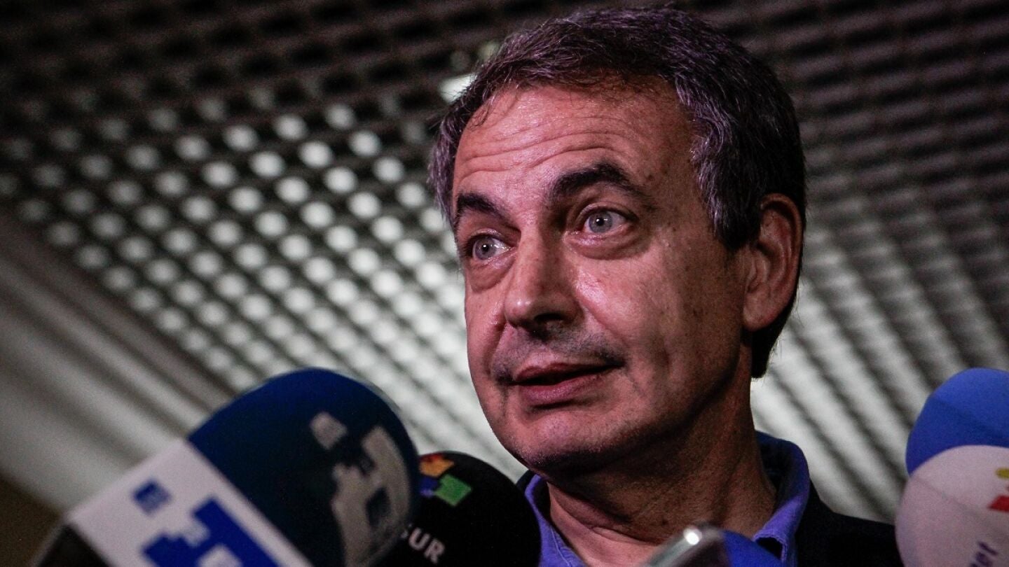 Jos&eacute; Luis Rodr&iacute;guez Zapatero a su llegada al aeropuerto de Maiquet&iacute;a, en Caracas 