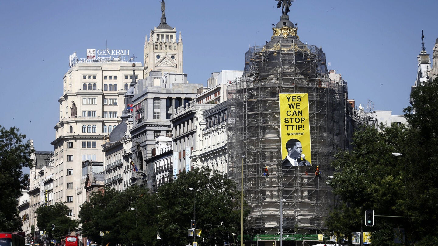 Pancarta colgada por Greenpeace en Madrid con motivo de la visita a Espa&ntilde;a de Barack Obama