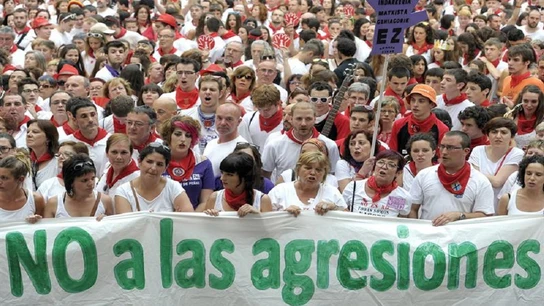 Tres detenidos en Pamplona por agresión sexual y un cuarto por lesiones Multitudinaria concentración en contra de la agresión sexual producida