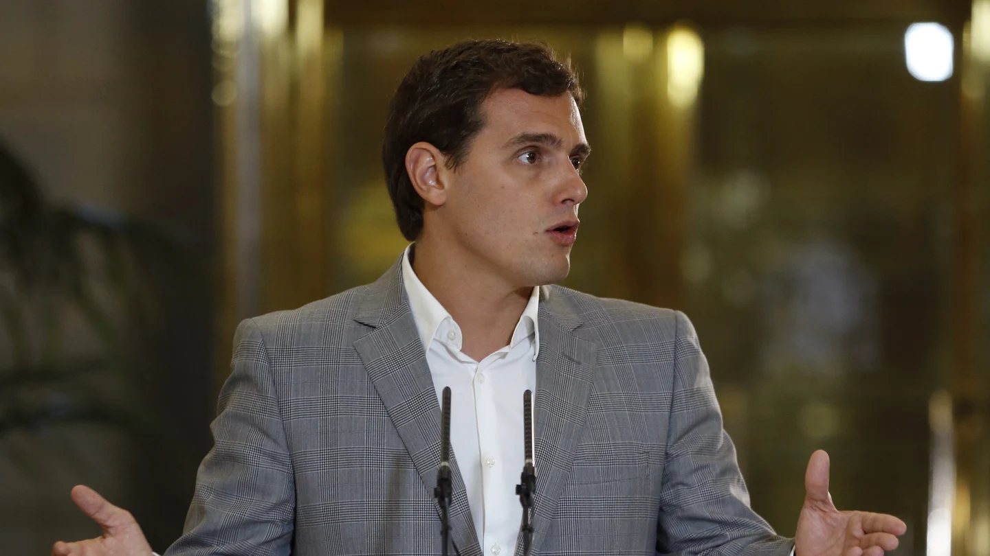 Albert Rivera: "Ni queremos terceras elecciones ni vamos a apoyar o entrar en un Gobierno de Rajoy" Albert Rivera: "Ni queremos terceras elecciones ni vamos a apoyar o entrar en un Gobierno de Rajoy"