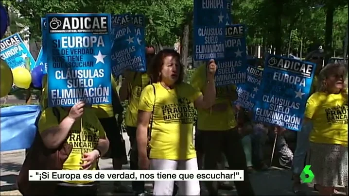 Frame 0.814302 de: El dictamen a favor de la Banca indigna a los afectados por las cláusulas suelo: "La Justicia vela antes por los intereses de la Banca"