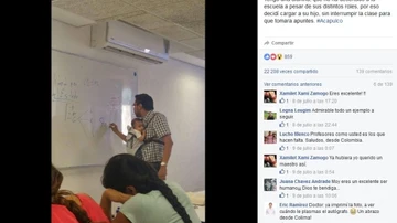 El conmovedor gesto de un profesor universitario que da clases mientras sujeta al bebé de una alumna se hace viral