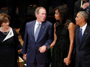 George Bush acude junto a su esposa Laura al funeral por los policías de Dallas George Bush acude junto a su esposa Laura al funeral por los policías de Dallas