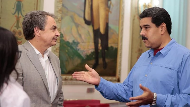 El expresidente del Gobierno, José Luis Rodríguez Zapatero, y el presidente de Venezuela, Nicolás Maduro