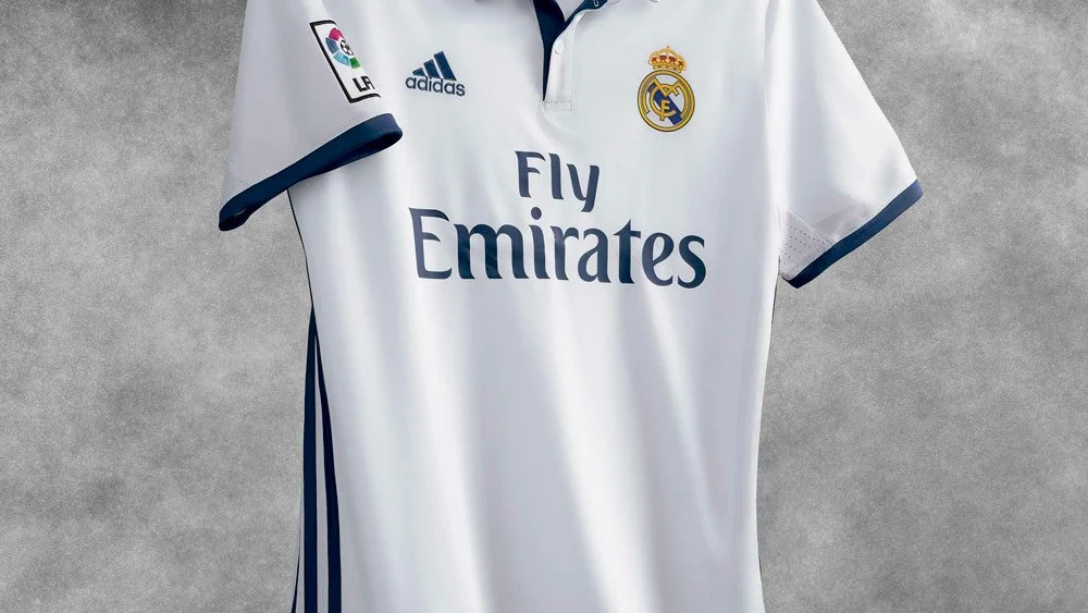 La primera equipación del Real Madrid para la temporada 2016/2017