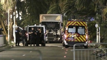 El camión tras el atentado en Niza