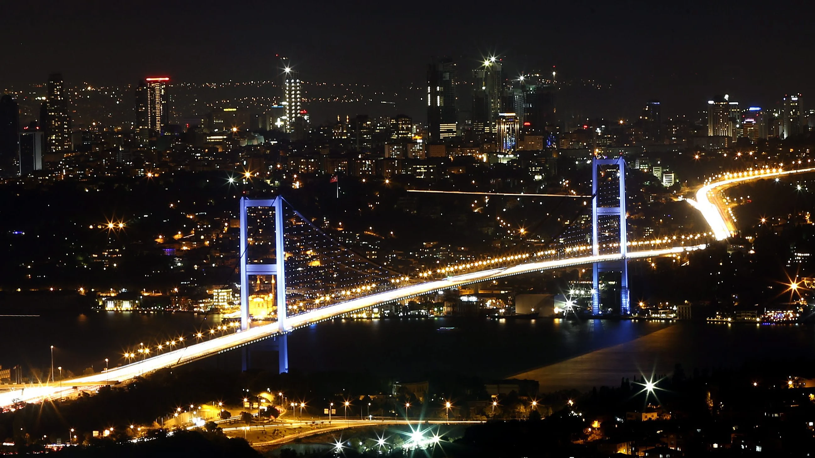 Imagen nocturna de Turquía durante el intento de golpe de Estado