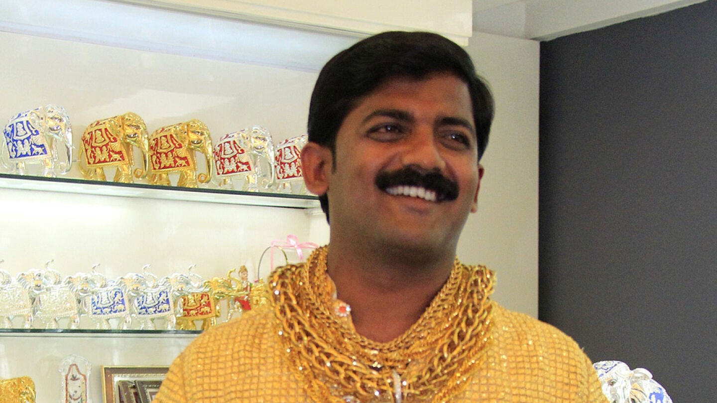 Datta Phuge camisa de oro