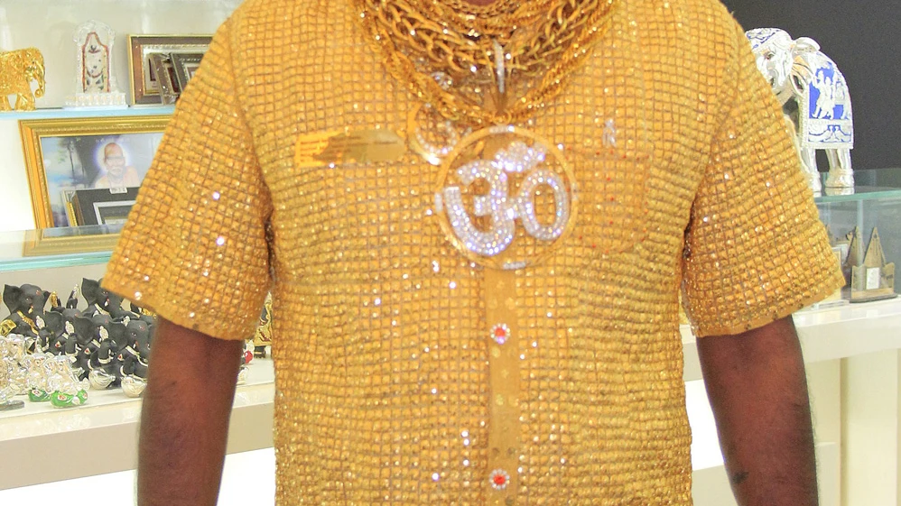 Datta Phuge camisa de oro