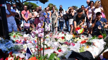 Recuerdo a las víctimas en Niza