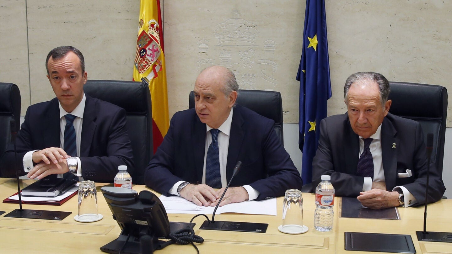 Jorge Fern&aacute;ndez D&iacute;az comparece tras celebrarse la mesa de valoraci&oacute;n de amenaza terrorista.