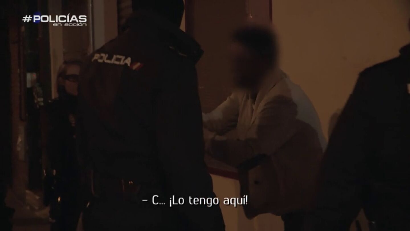Frame 31.402412 de: Amenaza a un portero tras ser expulsado de una discoteca: "Te mato negro de mierda, vete a tu pa&iacute;s"