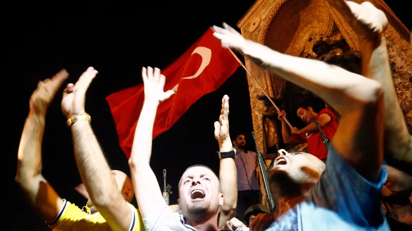 Defensores del Gobierno turco, en las calles de Estambul Defensores del Gobierno turco, en las calles de Estambul