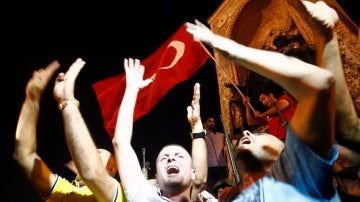 Defensores del Gobierno turco, en las calles de Estambul