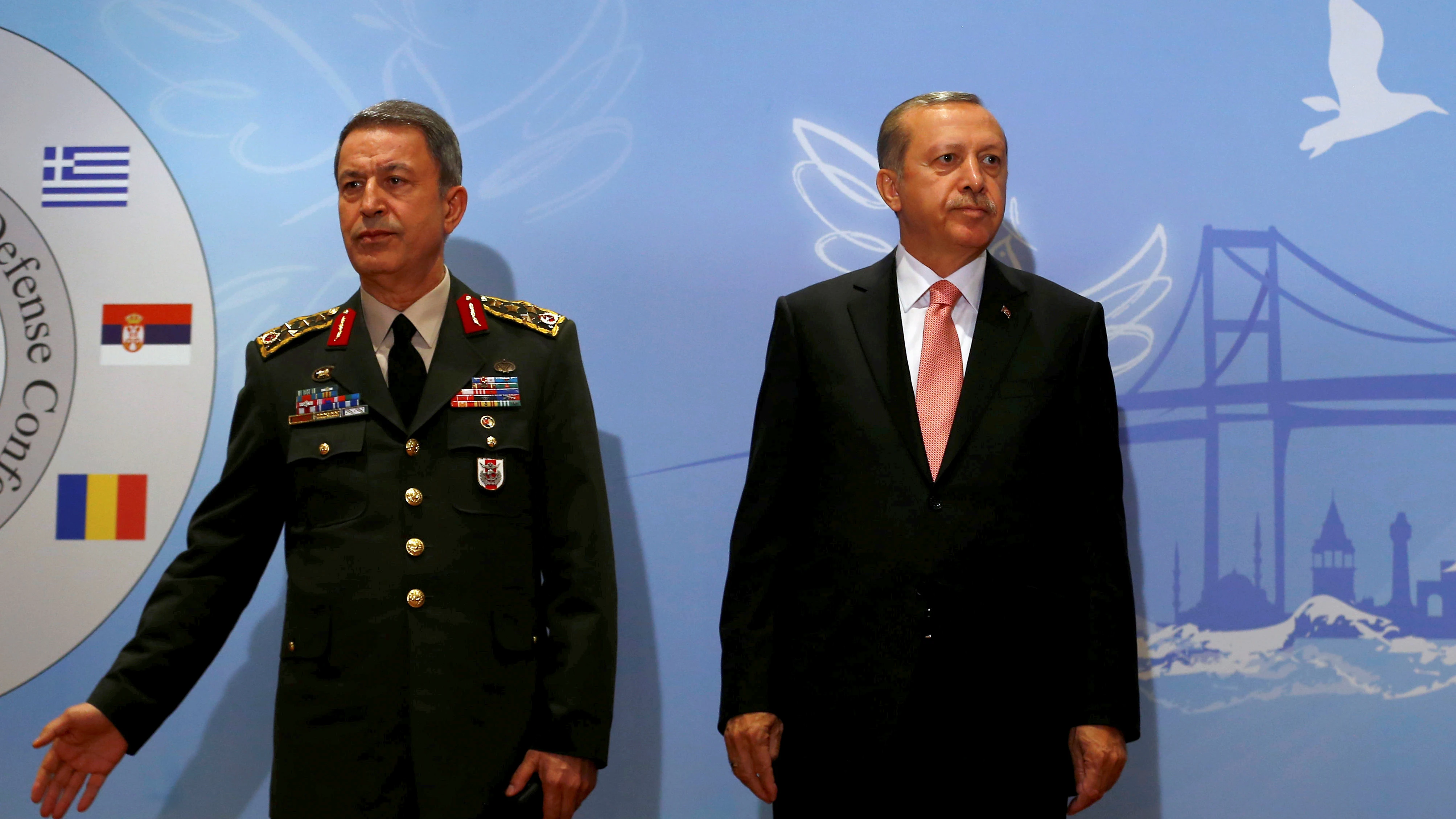Hulusi Akar, jefe del Estado Mayor del Ej&eacute;rcito turco, junto al presidente Tayyip Erdogan