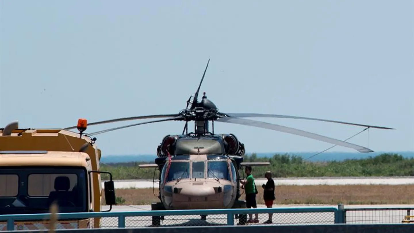 Un helicóptero turco aterriza en Grecia y la tripulación pide asilo Un helicóptero turco aterriza en Grecia y la tripulación pide asilo