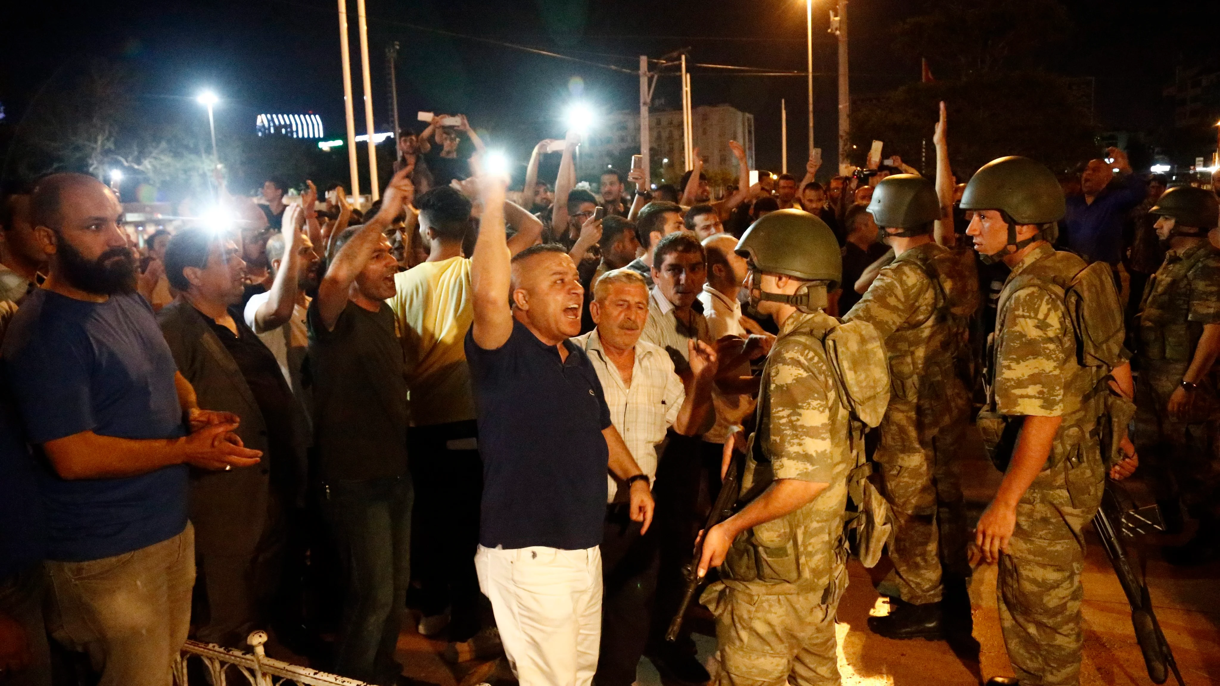 Militares turcos durante el intento de golpe de Estado