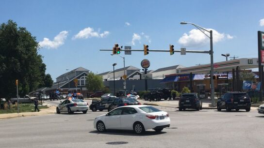 Las inmediaciones del establecimiento donde el asaltante retiene a 4 personas