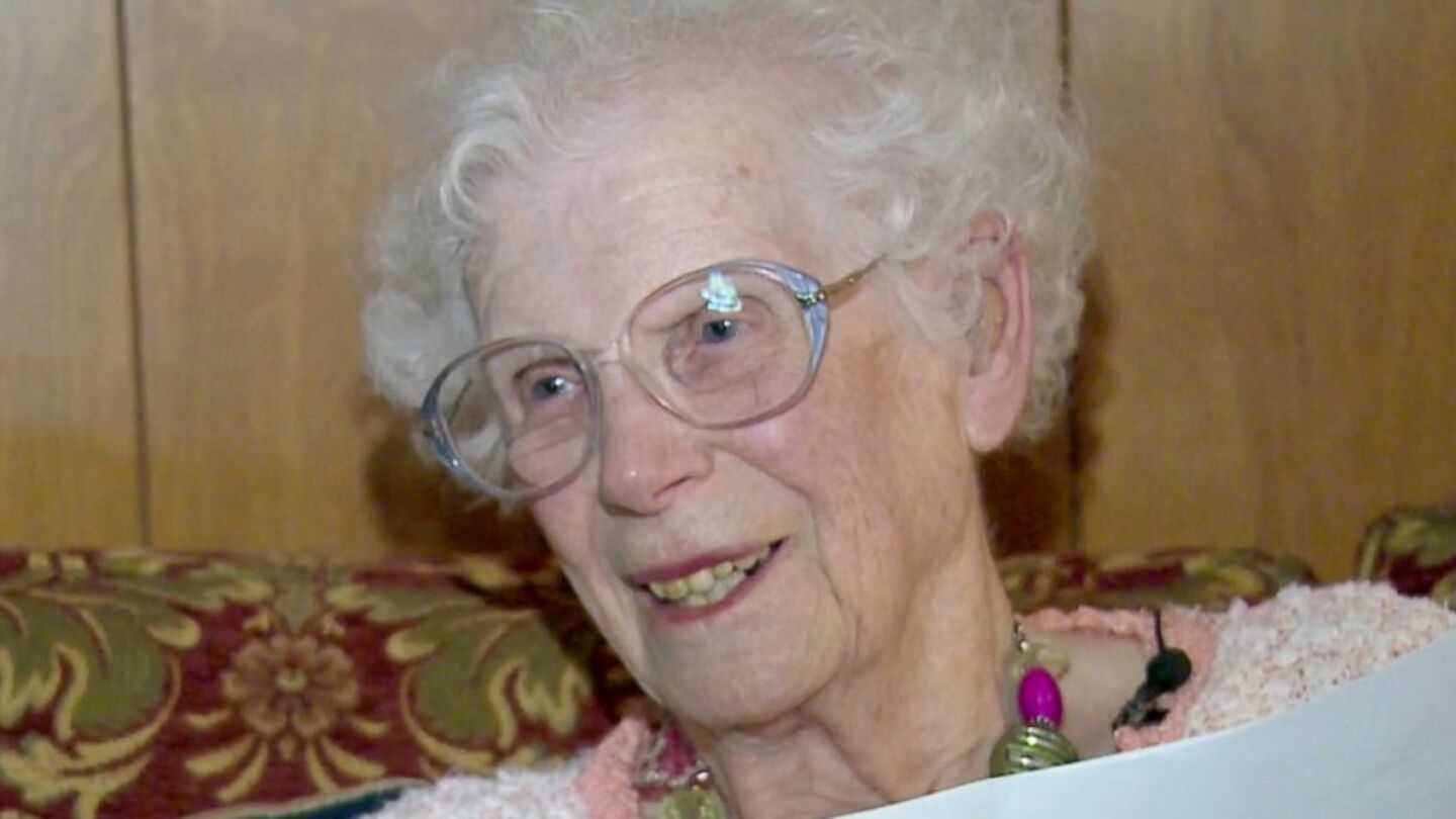 Helen Maddox, mujer de 102 a&ntilde;os que ha renovado el carnet de conducir 