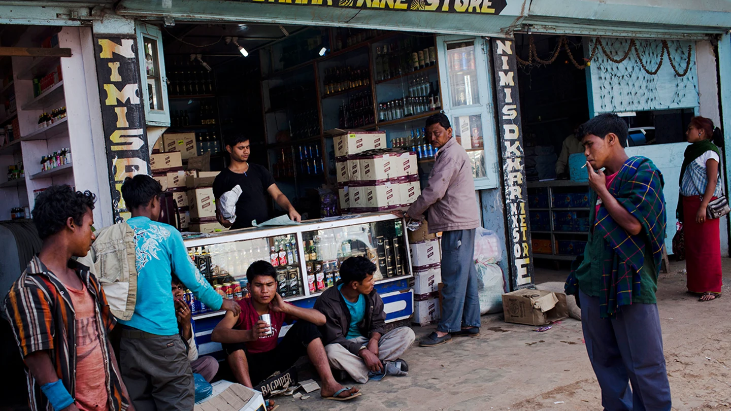 Una tienda local en la que se vende alcohol Una tienda local en la que se vende alcohol