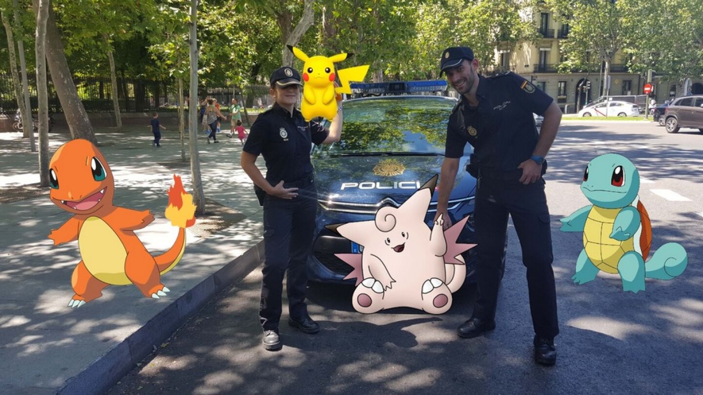 Polic&iacute;as con Pok&eacute;mon