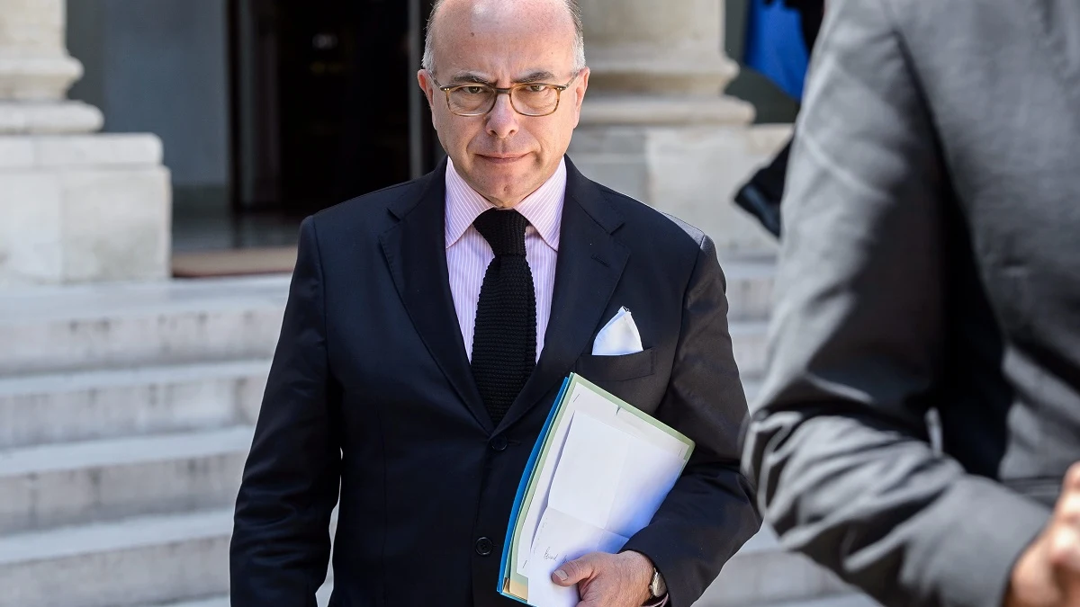 El ministro galo de Interior, Bernard Cazeneuve, llega al Elíseo.