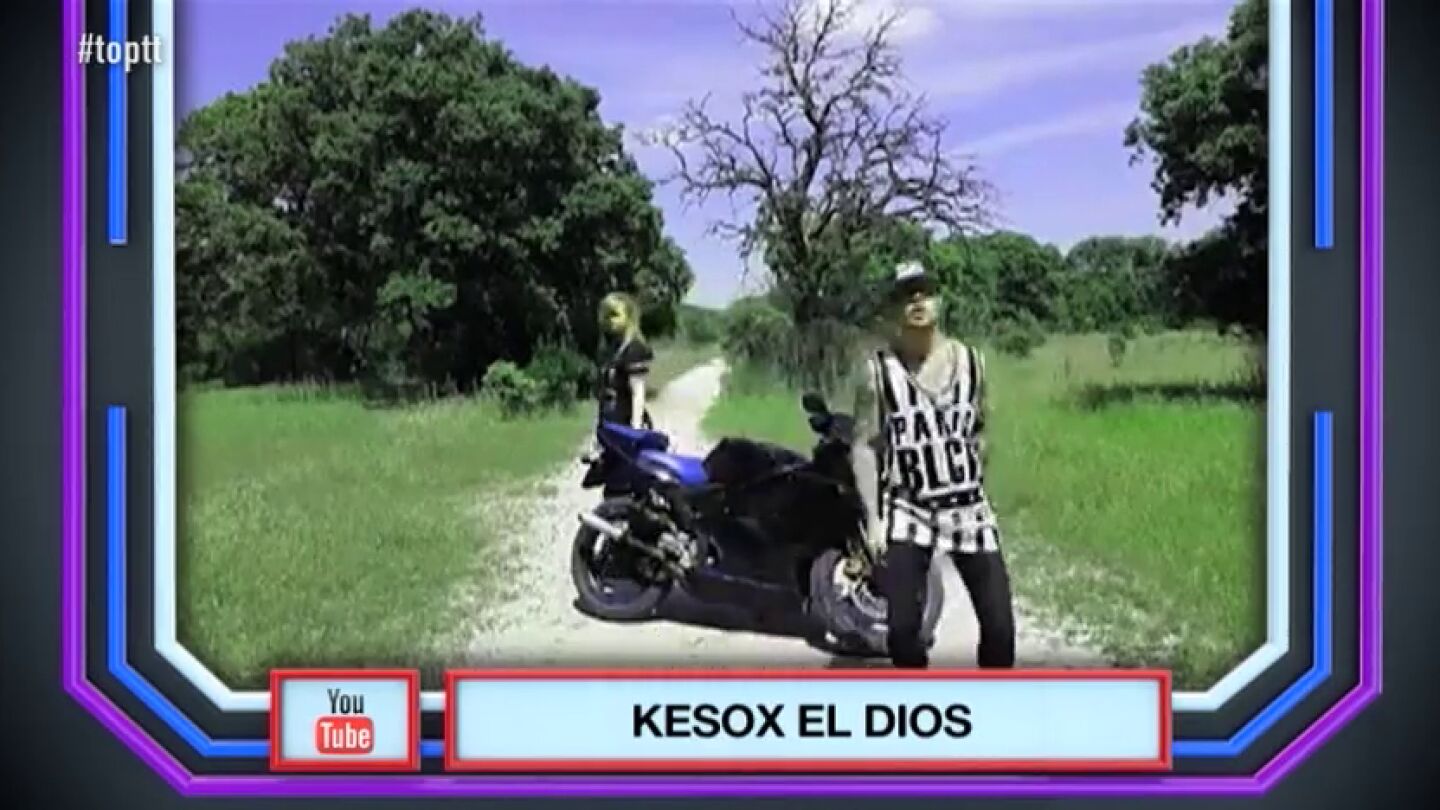 Frame 31.882792 de: 'Tengo mi moto', de Kesox El Diox, se sit&uacute;a en lo m&aacute;s alto de los temazos veraniegos