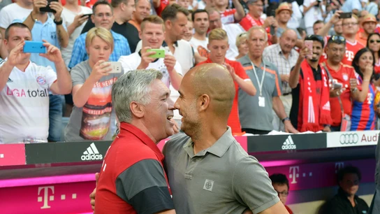 Ancelotti y Guardiola se saludan antes del Bayern-City Ancelotti y Guardiola se saludan antes del Bayern-City