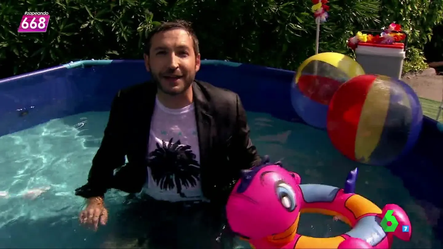 ZAPEANDO TIRA A LA PISCINA A FRANK BLANCO ZAPEANDO TIRA A LA PISCINA A FRANK BLANCO