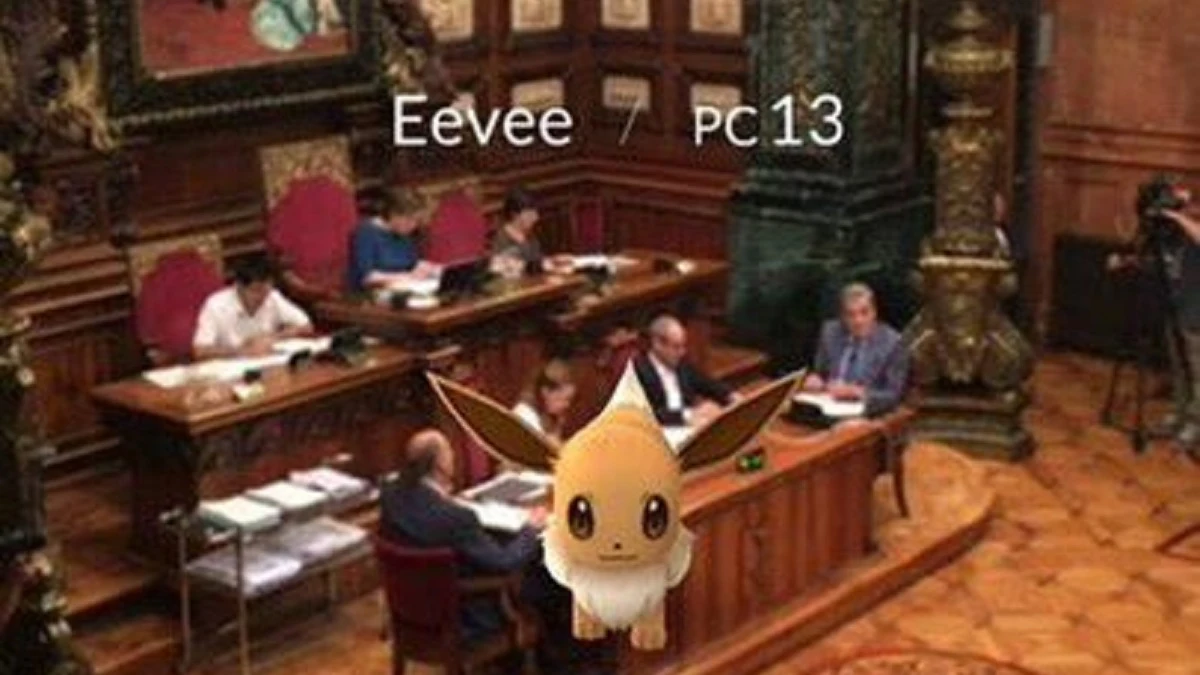 Un pokémon en el Ayuntamiento de Barcelona.