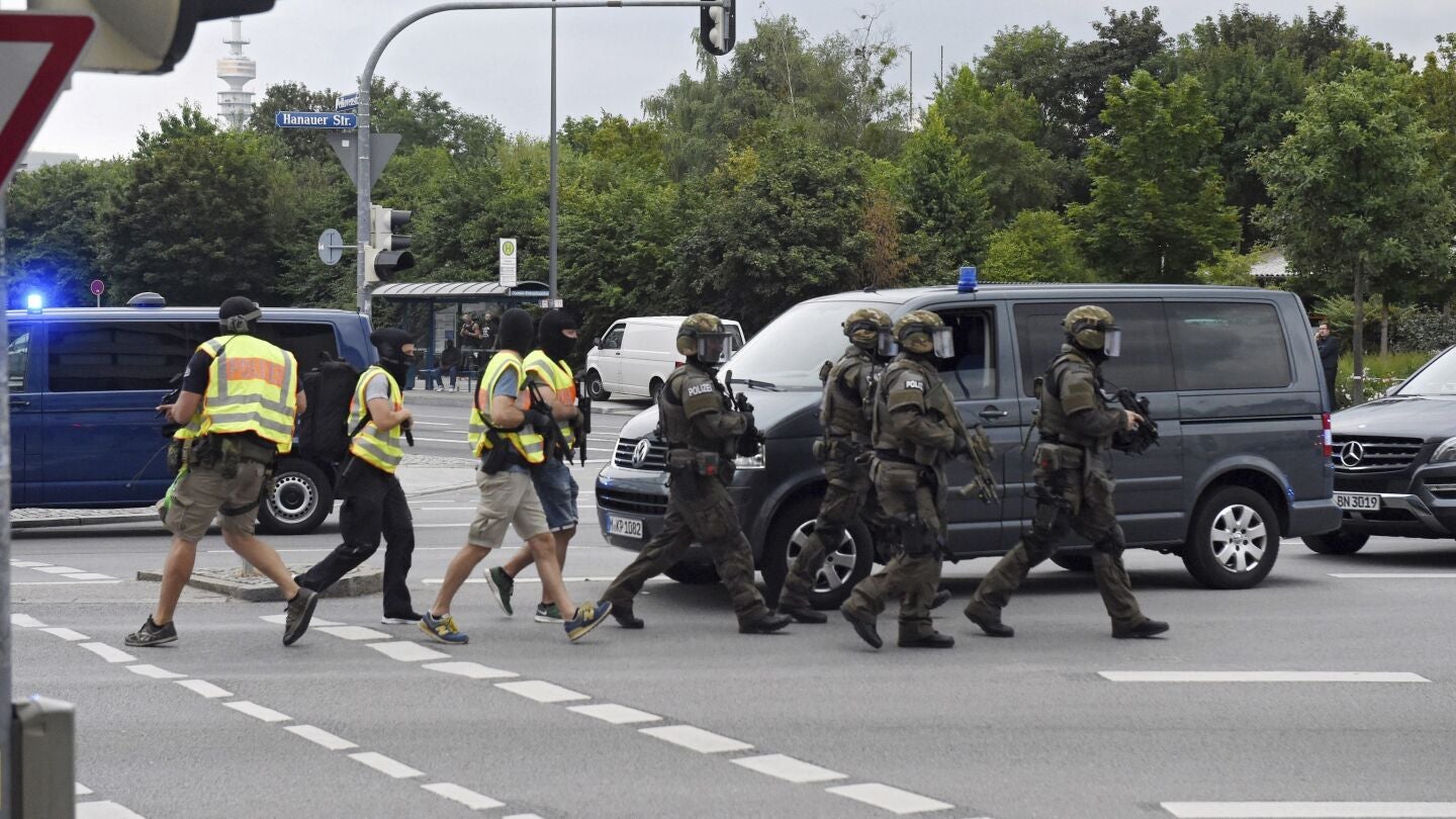 Imagen de la Polic&iacute;a alemana tras el tiroteo en M&uacute;nich