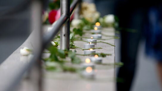 Velas en homenaje a las v&iacute;ctimas del tiroteo en M&uacute;nich