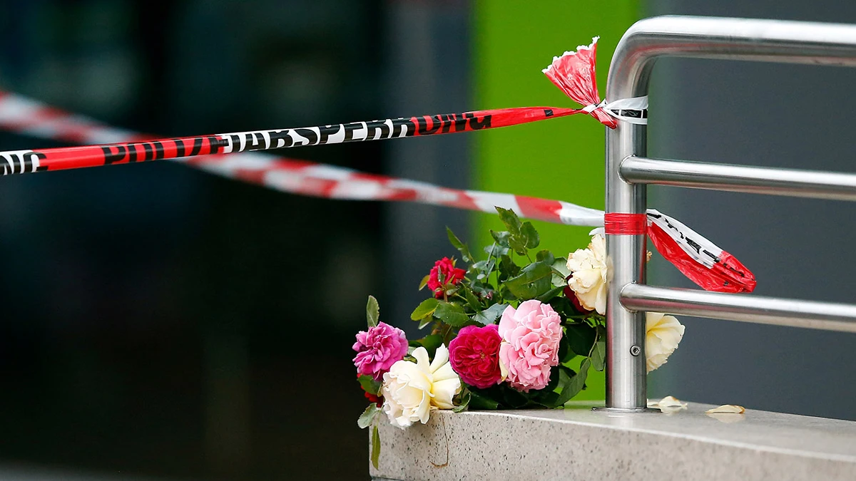 Flores en homenaje a las víctimas del tiroteo en Múnich