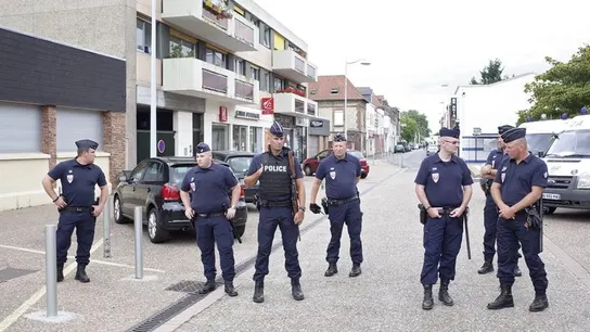 Agentes de la Policía francesa en Normandía Agentes de la Policía francesa en Normandía