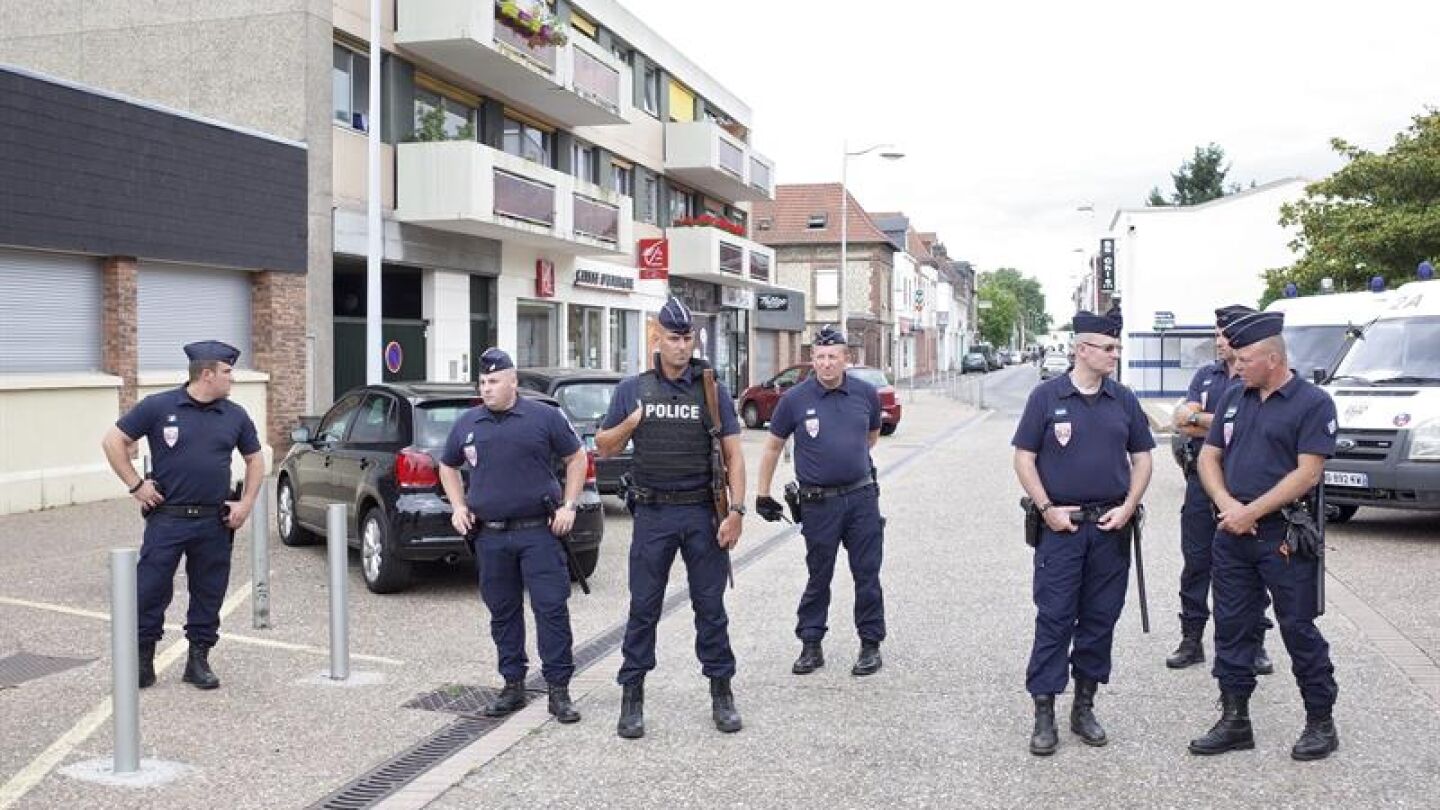 Agentes de la Polic&iacute;a francesa en Normand&iacute;a