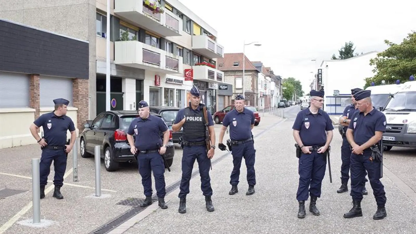 Agentes de la Policía francesa en Normandía Agentes de la Policía francesa en Normandía