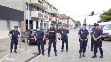 Agentes de la Policía francesa en Normandía