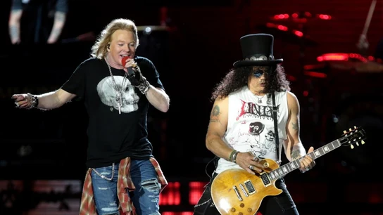 Guns N' Roses durante uno de sus conciertos Guns N' Roses durante uno de sus conciertos