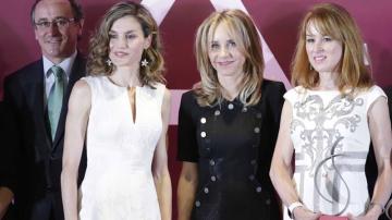 La reina Letizia, acompañada por Alfonso Alonso y Manuela Carmena ha entregado hoy los Premios de la Federación de Mujeres Directivas, Ejecutivas, Profesionales y Empresarias 2016