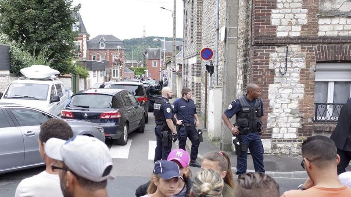 Agentes de la Polic&iacute;a francesa en Normand&iacute;a