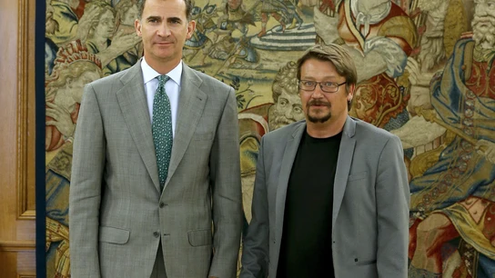 Xavier Domènech, de En Comú Podem, con el rey Felipe Xavier Domènech, de En Comú Podem, con el rey Felipe