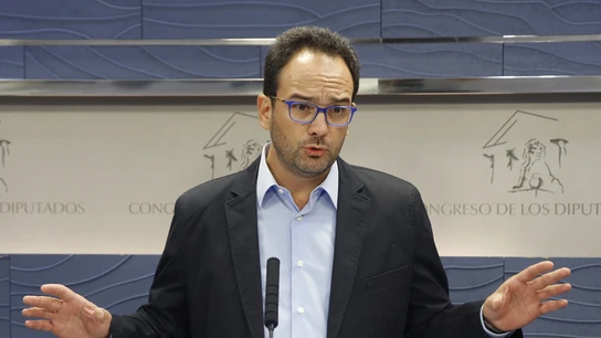 Antonio Hernando durante una rueda de prensa en el Congreso Antonio Hernando durante una rueda de prensa en el Congreso