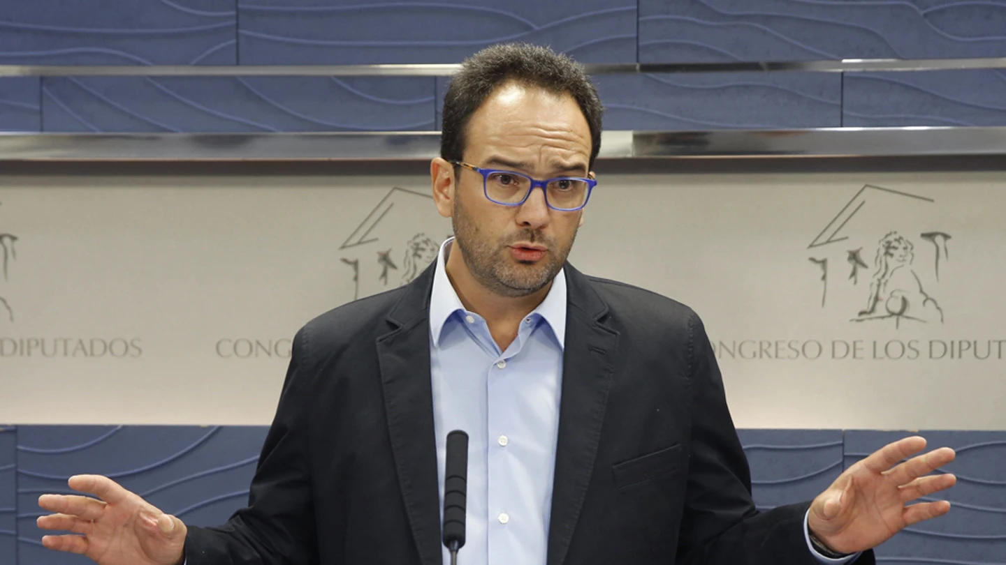 Antonio Hernando durante una rueda de prensa en el Congreso Antonio Hernando durante una rueda de prensa en el Congreso