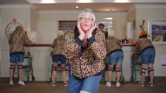 Frame 106.829111 de: ¿Has bailado alguna vez el 'Shake it Off' de Taylor Swift? Seguro que no tan bien como los ancianos de esta residencia Frame 106.829111 de: ¿Has bailado alguna vez el 'Shake it Off' de Taylor Swift? Seguro que no tan bien como los ancianos de esta residencia